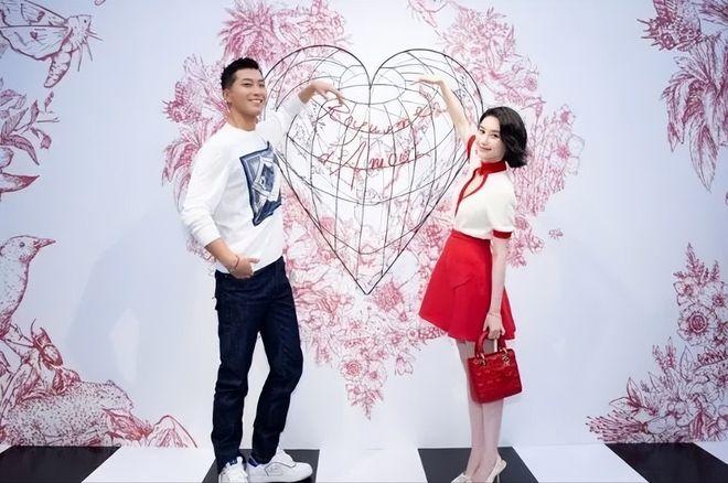 冬天围巾什么颜色好看-最全面的红迪网平台